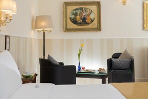 Double or Twin Room | Hypo-allergenic bedding, in-room safe, desk, laptop workspace