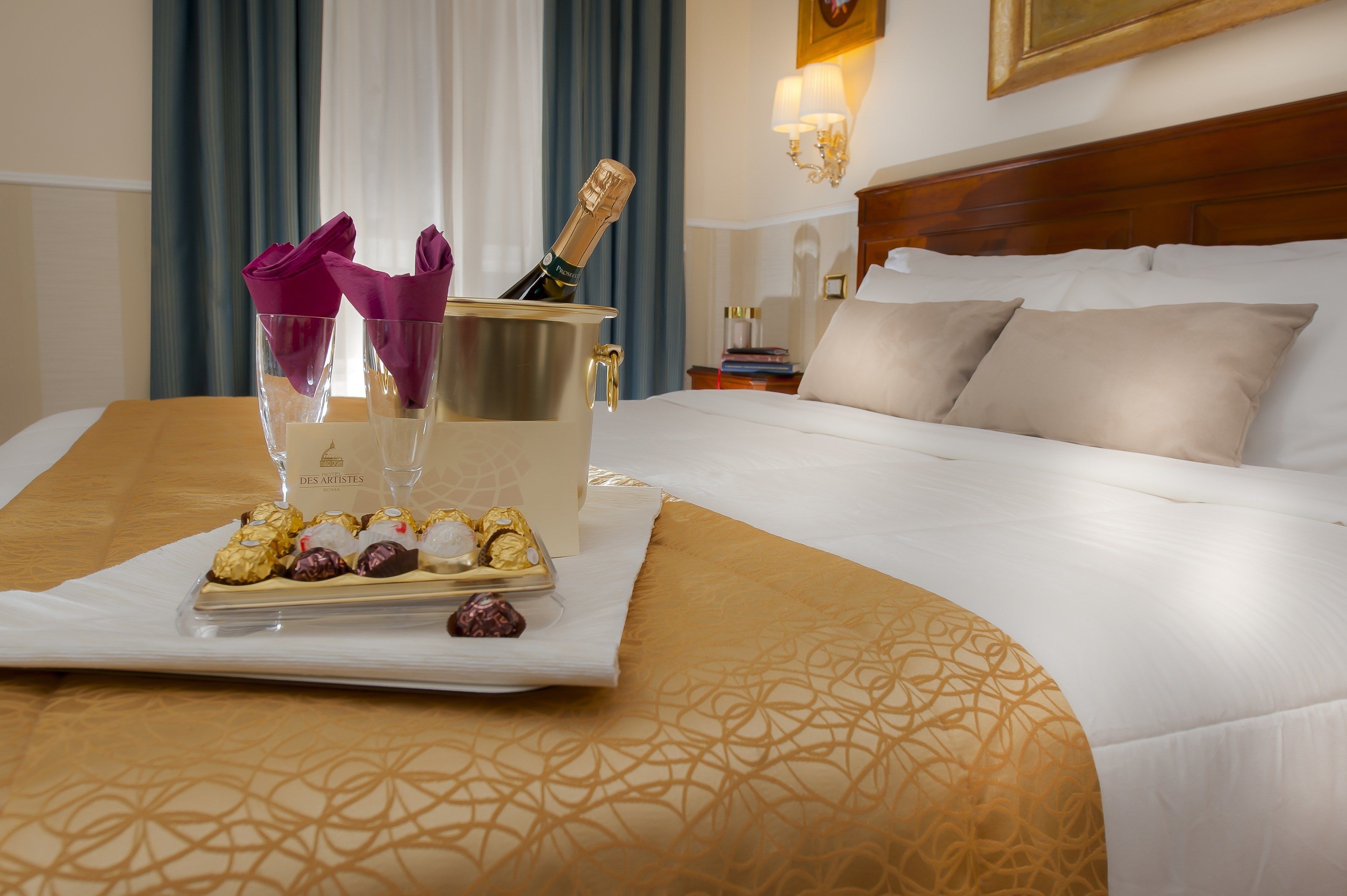 Kamar Double atau Twin | Seprai antialergi, brankas, meja kerja, dan ruang kerja ramah laptop