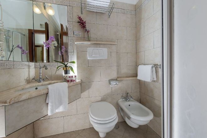 Salle de bain | Douche, douche hydromassante, articles de toilette gratuits