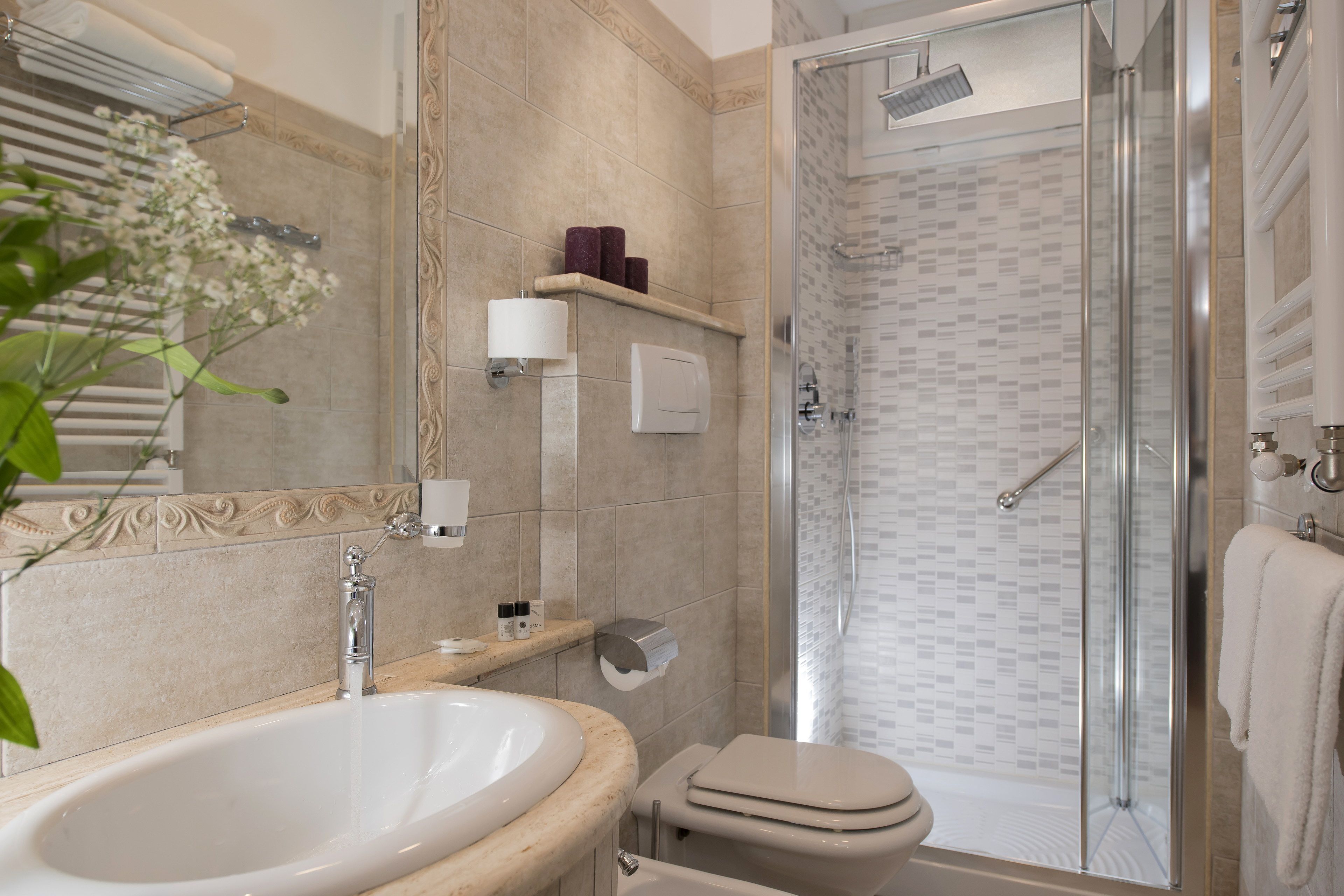 shower, hydromassage showerhead, free toiletries, hair dryer