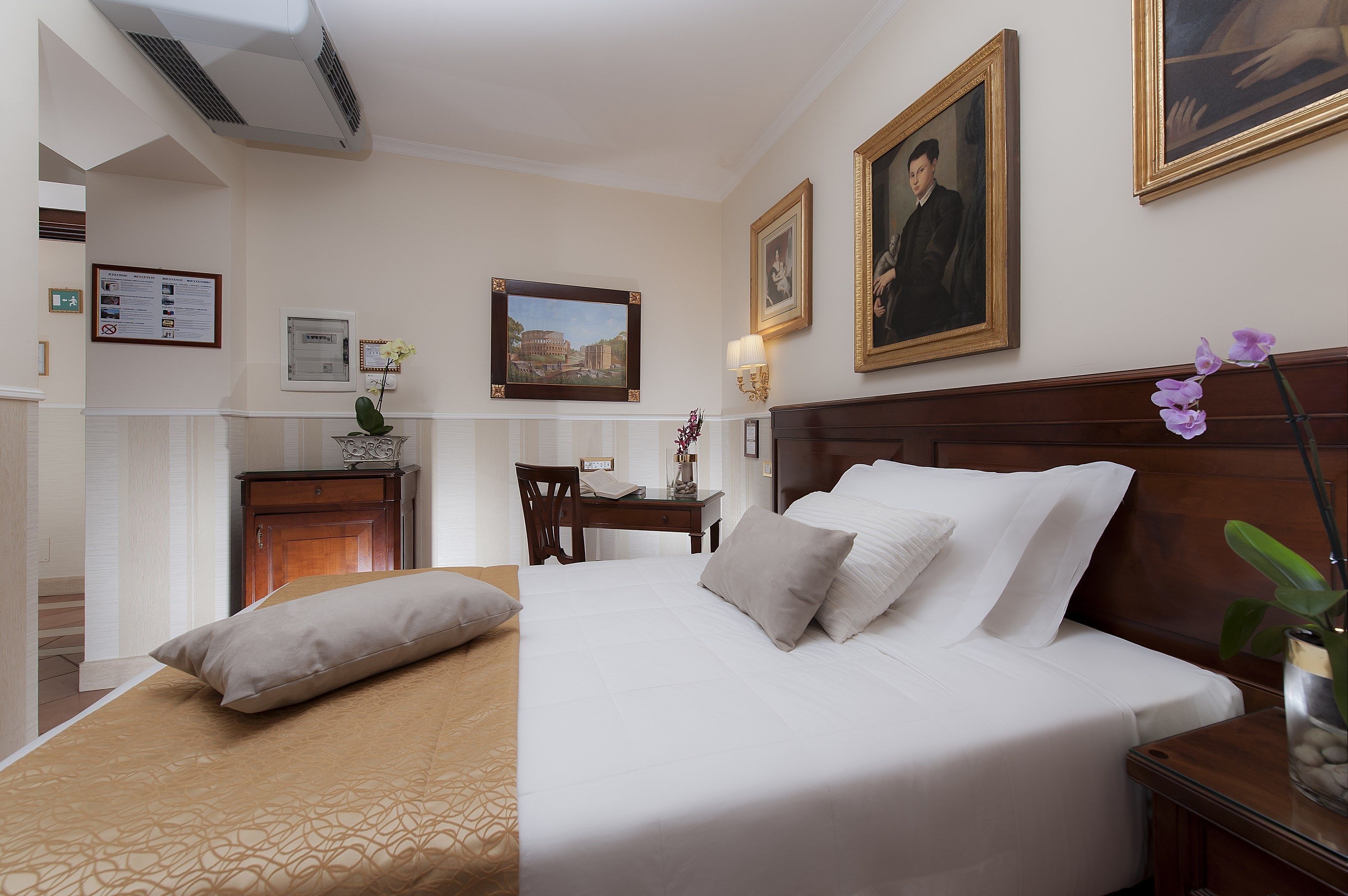 comfort single room | hypo-allergenic bedding, in-room safe, desk, laptop workspace