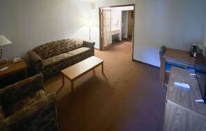 Desk, free cribs/infant beds, free rollaway beds, free WiFi - Motel 6 Norway, MI (Norway)