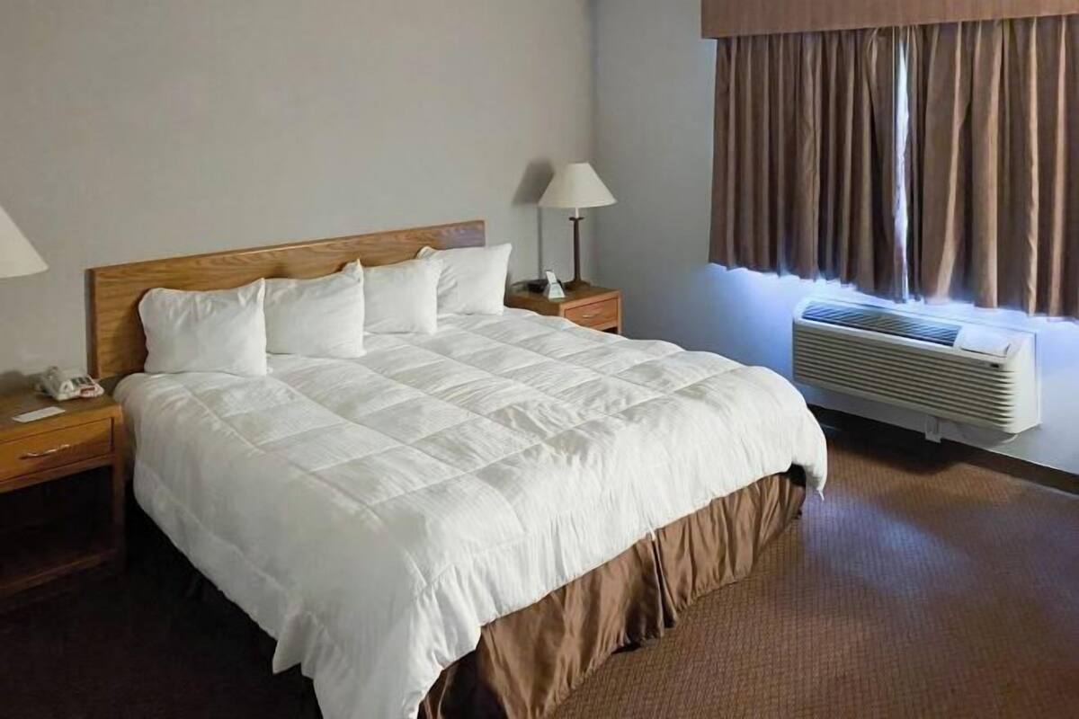 Desk, free cribs/infant beds, free rollaway beds, free WiFi