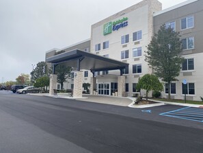 Exterior - Holiday Inn Express Wixom by IHG (Wixom)
