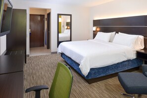 Desk, blackout drapes, iron/ironing board, free cribs/infant beds - Holiday Inn Express Wixom by IHG (Wixom)