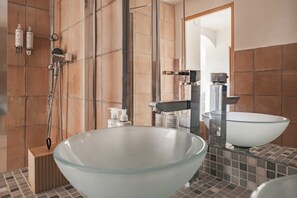 Deluxe Suite, Terrace | Premium bedding, in-room safe, desk, soundproofing