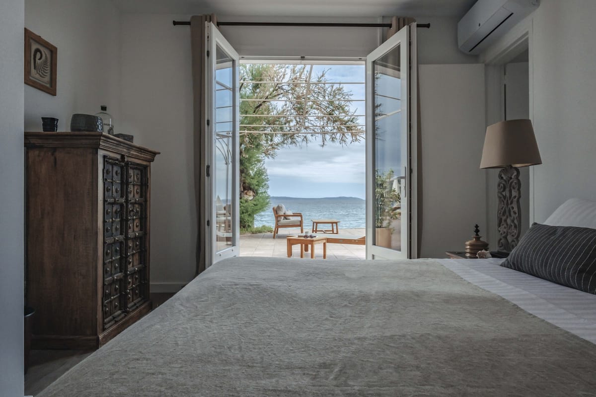 Suite Deluxe, vue mer, Rez de plage, terrasse | Literie de qualité, coffre-fort, bureau, système d’insonorisation