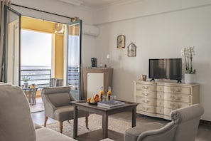 Suite Prestige, vue mer, terrasse | Literie de qualité, coffre-fort, bureau, système d’insonorisation
