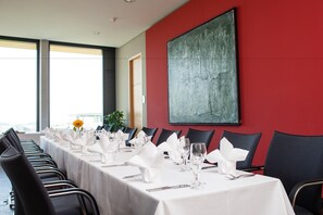 2 restaurantes; se sirven desayunos