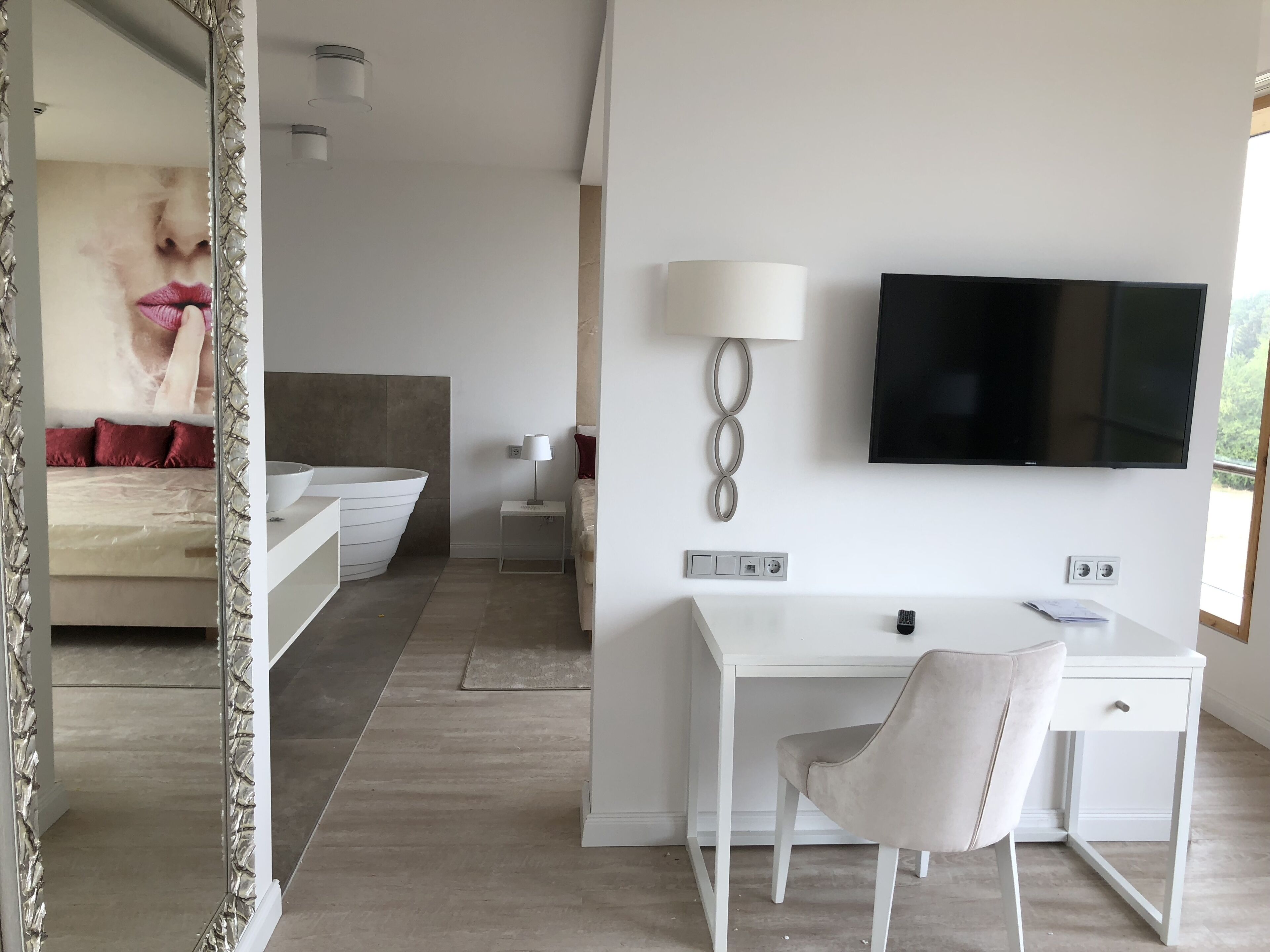 Suite | 1 dormitorio, ropa de cama de alta calidad, minibar y escritorio