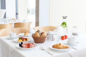 Desayuno buffet todos los días (con cargo)