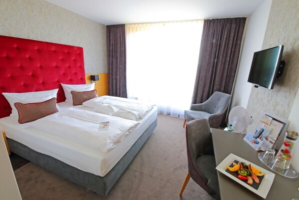 1 bedroom, premium bedding, minibar, desk