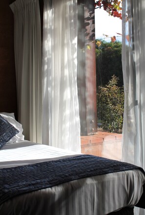 Premium bedding, minibar, in-room safe, iron/ironing board - Best Western Pemberton Hotel (Pemberton)