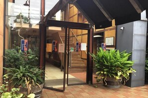 Exterior - Best Western Pemberton Hotel (Pemberton)