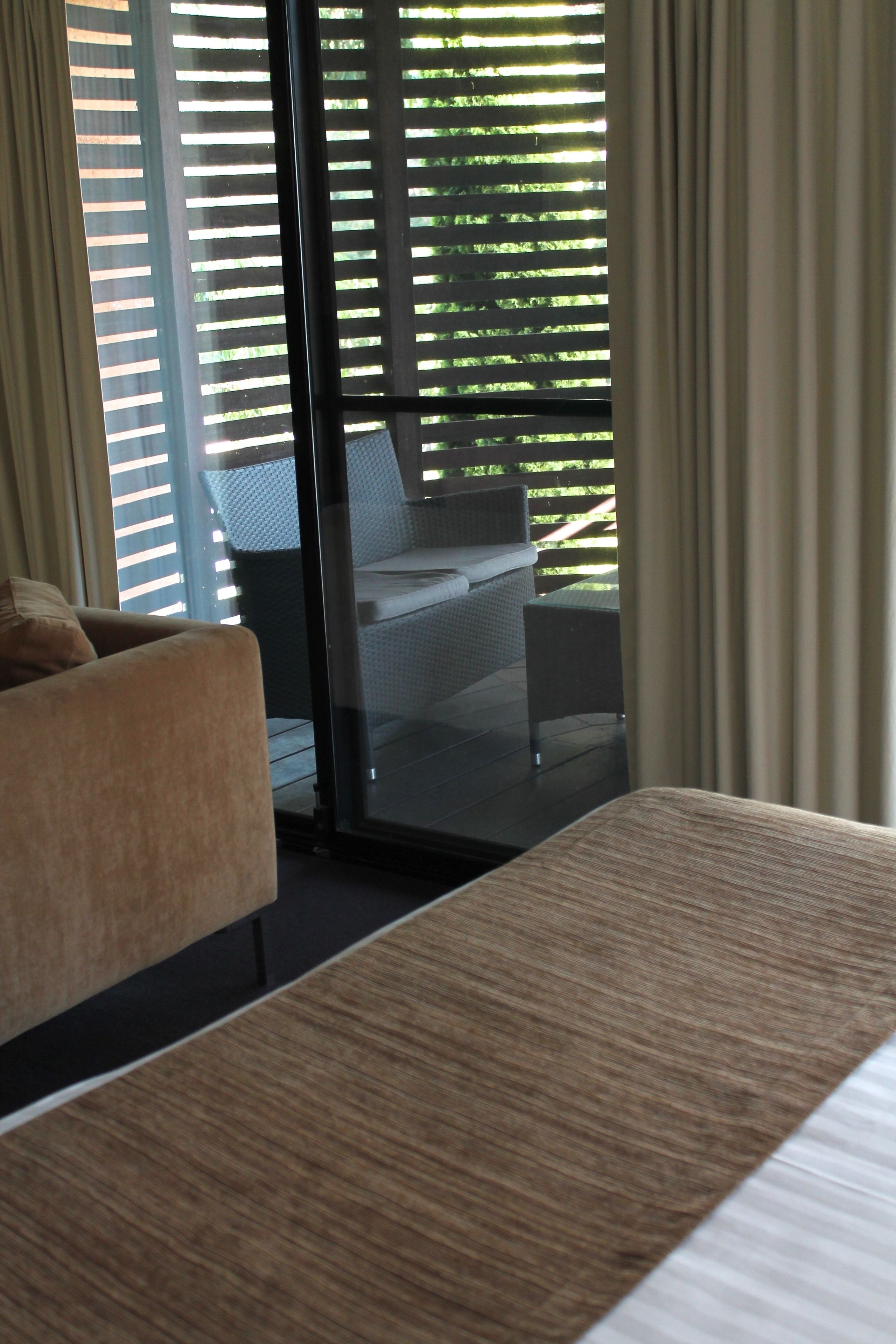 Deluxe Suite, 1 King Bed, Non Smoking, Jetted Tub | Premium bedding, minibar, in-room safe, iron/ironing board