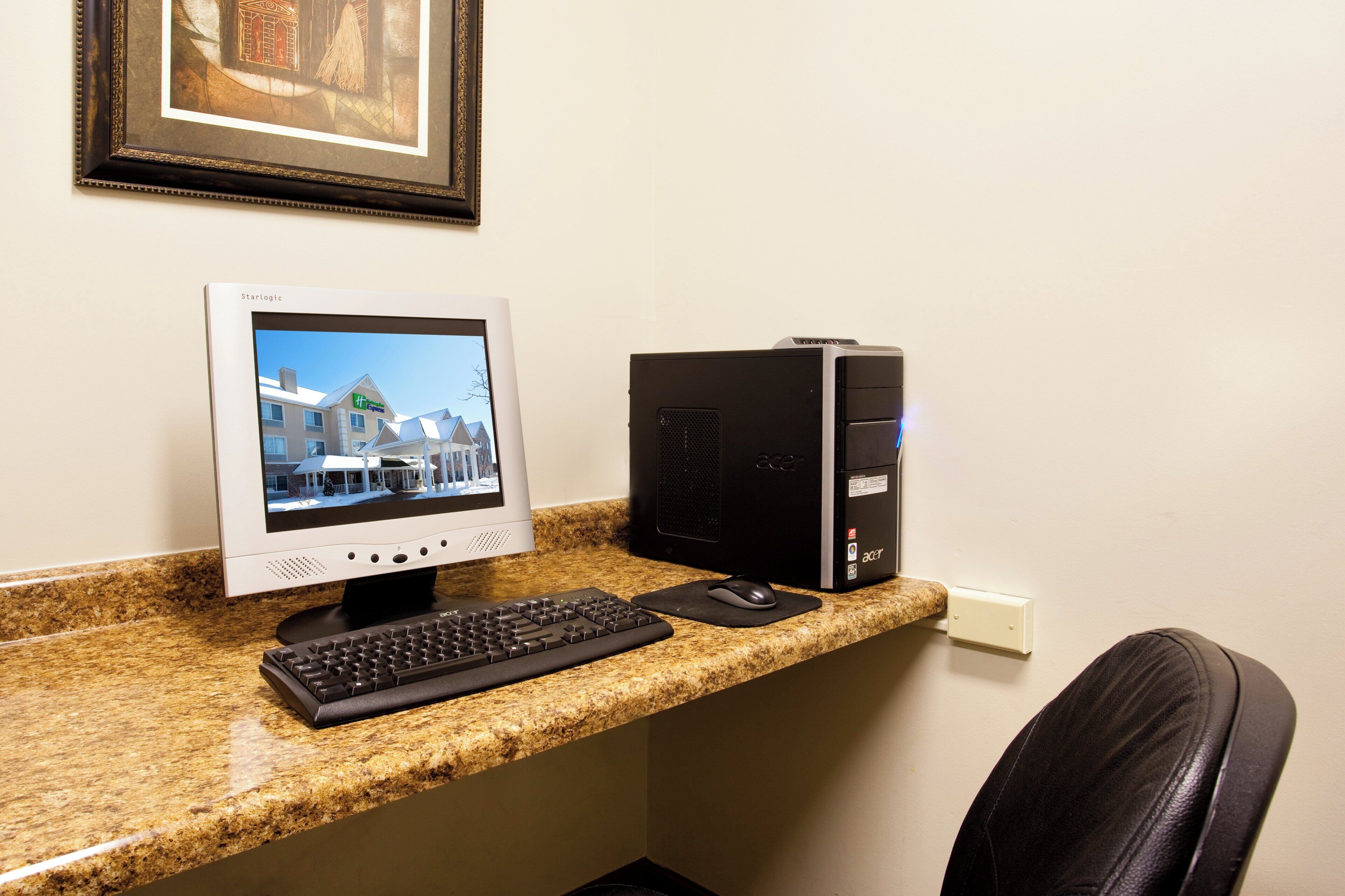 Photo - Holiday Inn Express & Suites Chicago-Deerfield/Lincolnshire by IHG