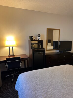 1 bedroom, premium bedding, in-room safe, desk