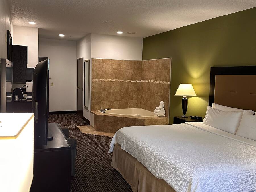 Premium bedding, in-room safe, desk, blackout drapes