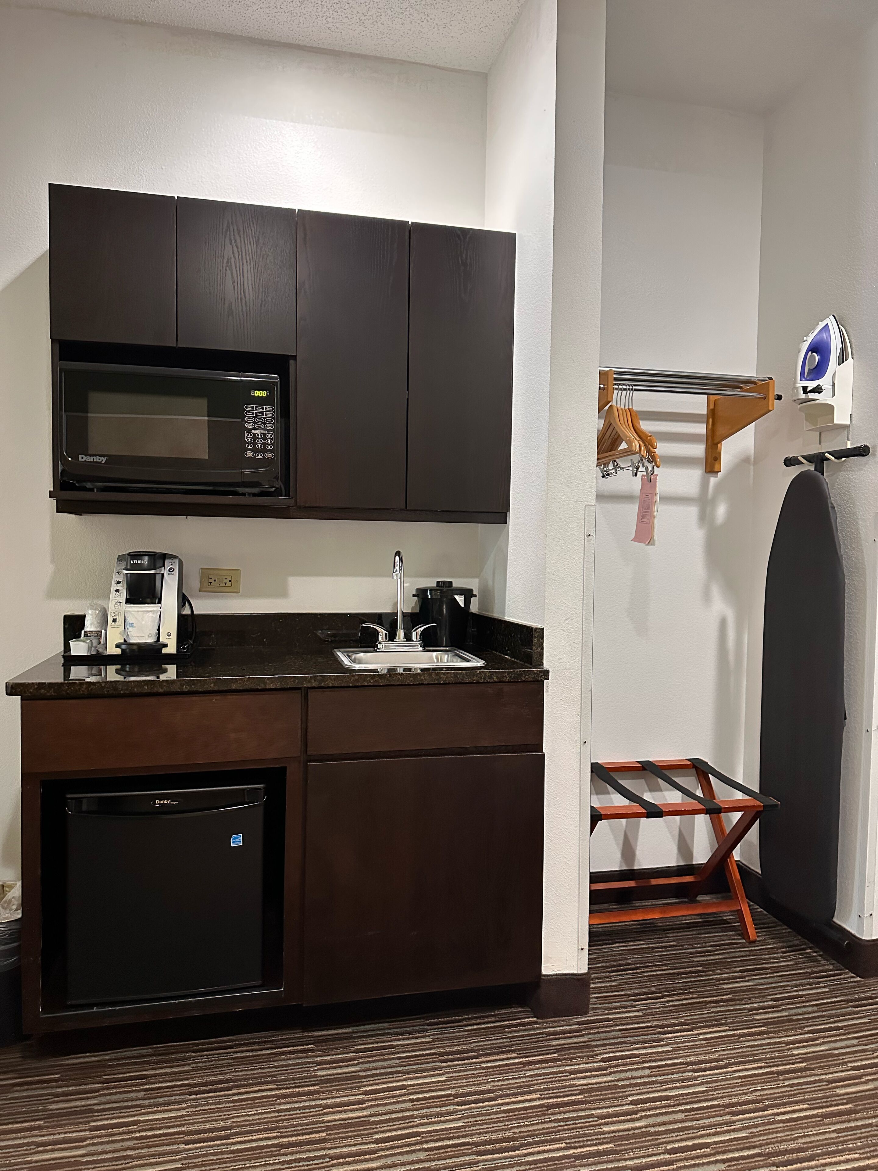 1 bedroom, premium bedding, in-room safe, desk