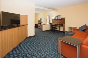Executive Suite, 1 King Bed with Sofa bed | Living area