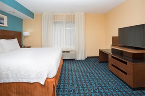 Premium bedding, desk, iron/ironing board, free cots/infant beds