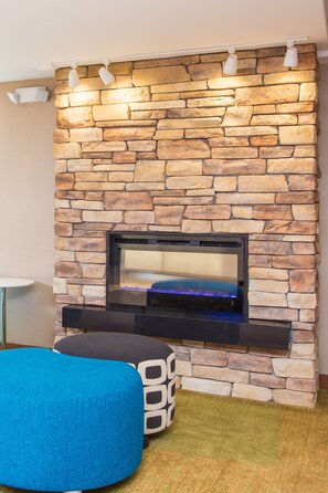 Fireplace - Fairfield by Marriott Inn & Suites Raynham Middleborough/Plymouth (Middleborough)