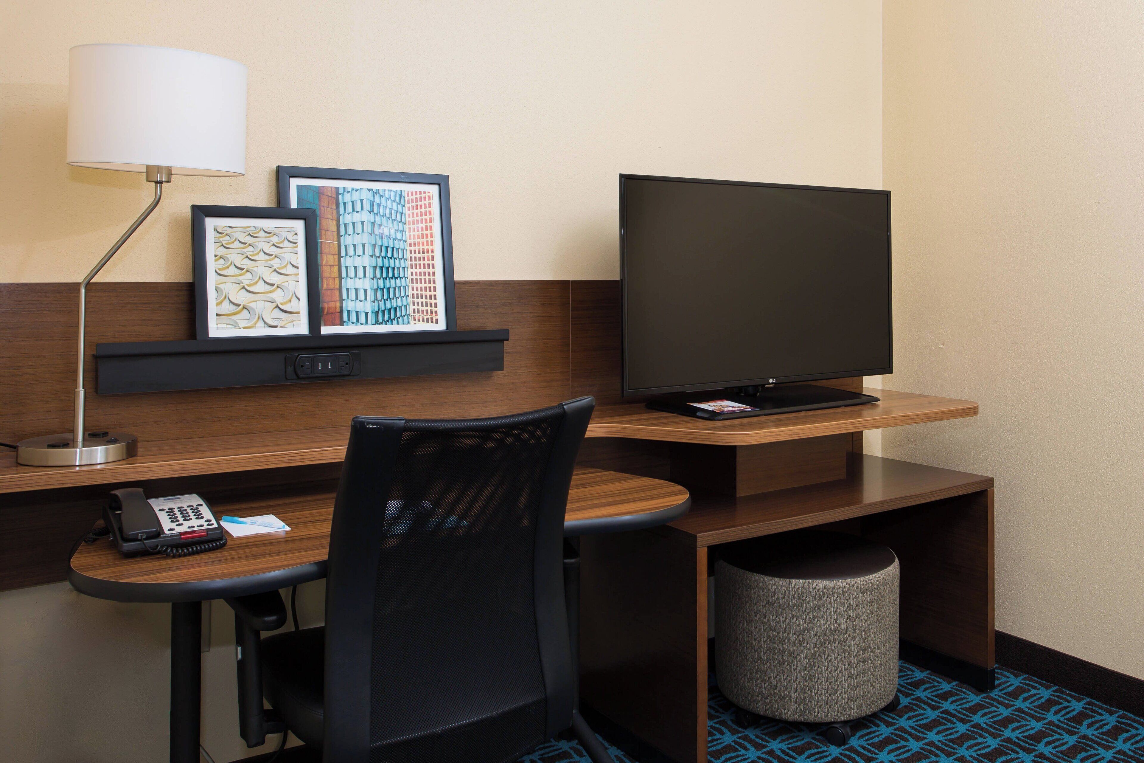 executive room, 1 king bed | 1 bedroom, premium bedding, in-room safe, desk