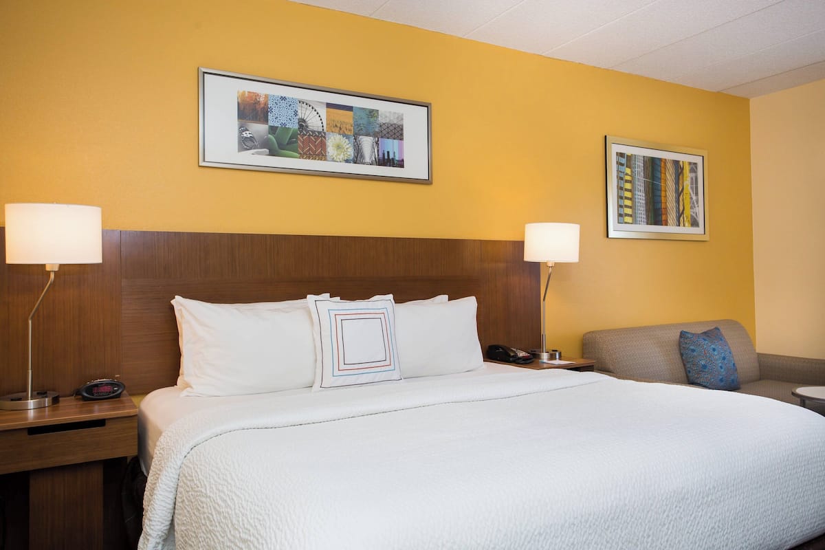 Premium bedding, in-room safe, desk, blackout drapes