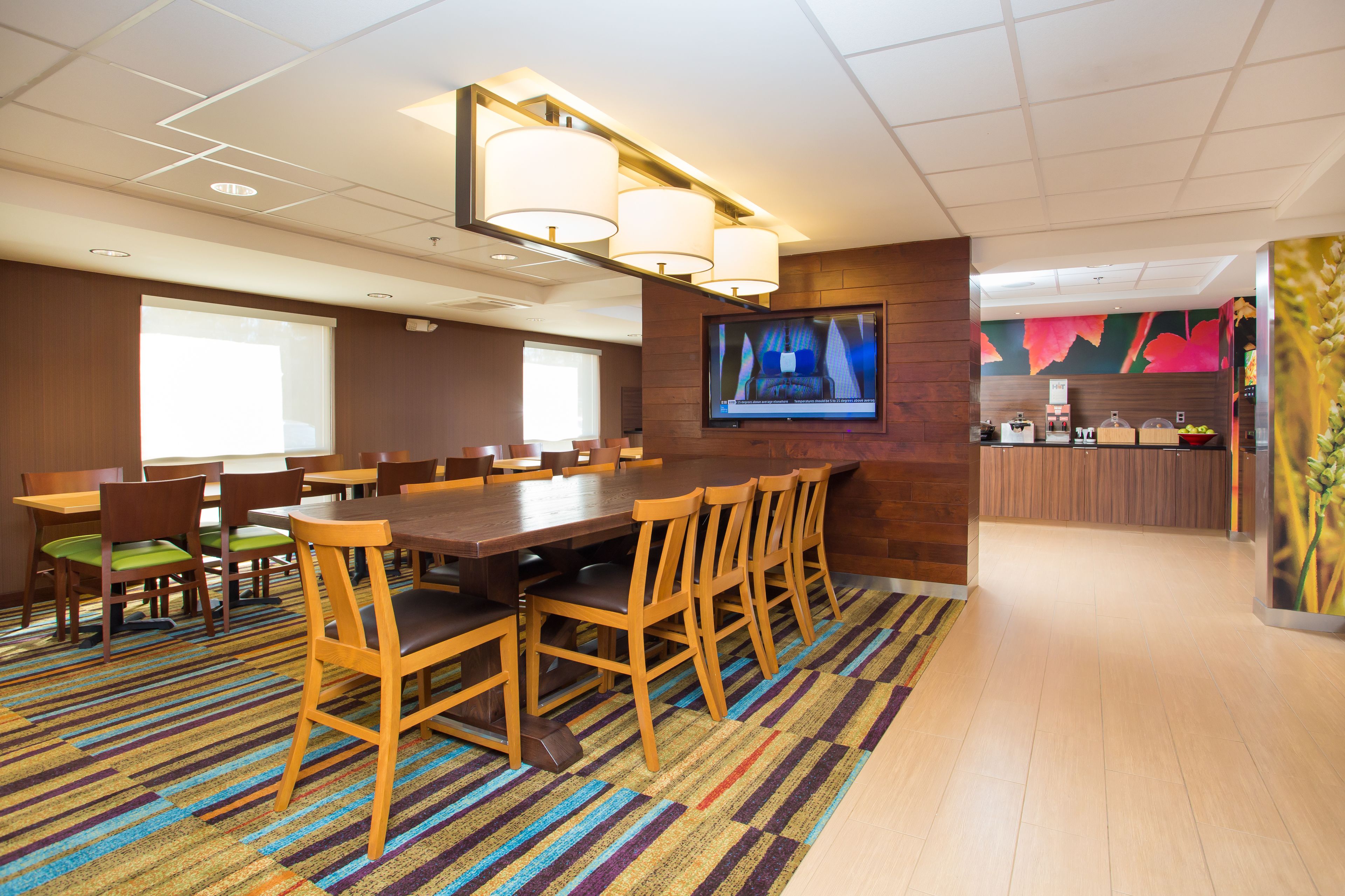 Free daily continental breakfast 