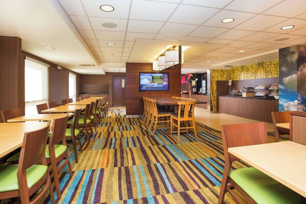Free daily continental breakfast
