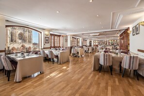 Frokostbuffé hver dag (EUR 13 per person)