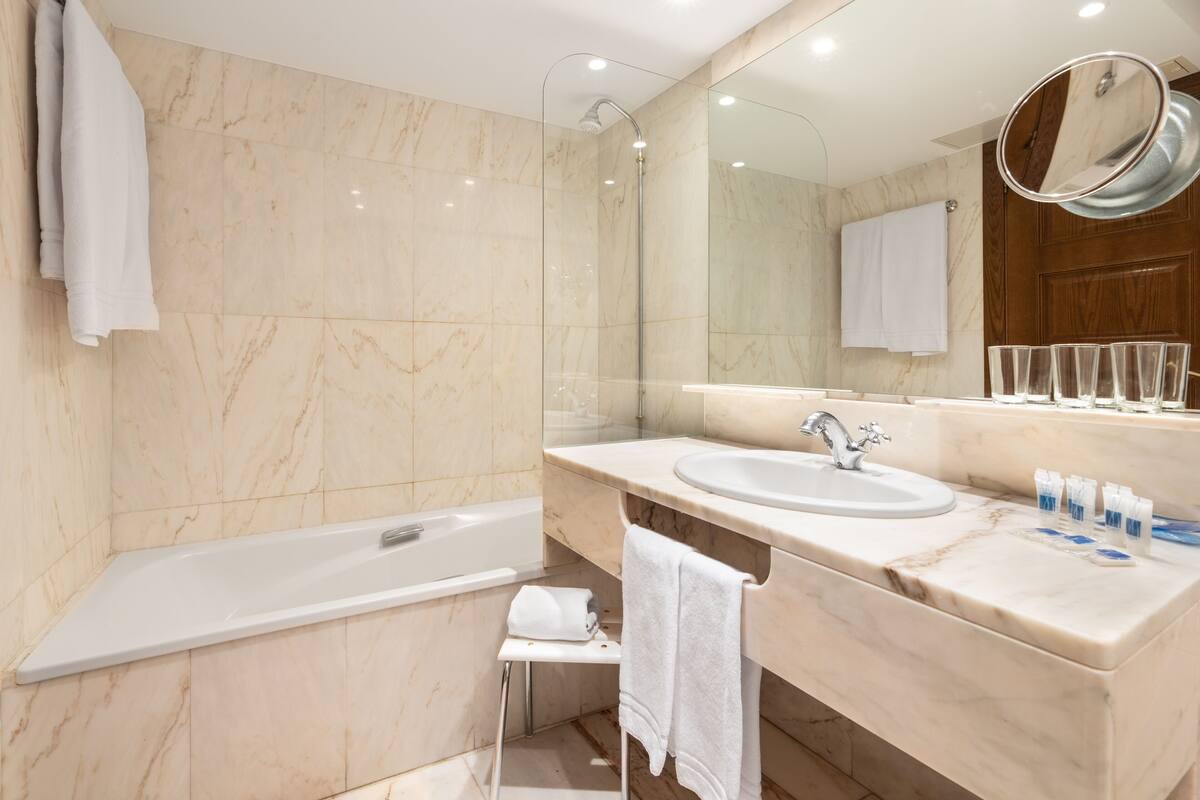 family suite, multiple beds | bathroom | combined shower/bathtub, eco-friendly toiletries, hair dryer, towels