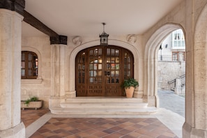Façana frontal de l'allotjament