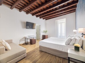 Triple | Minibar, coffres-forts dans les chambres, fer et planche à repasser