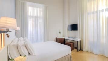 Minibar y caja de seguridad en la habitación