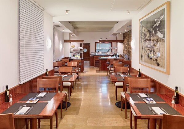 Breakfast served - H10 Racó del Pi Boutique Hotel (Barcelona)