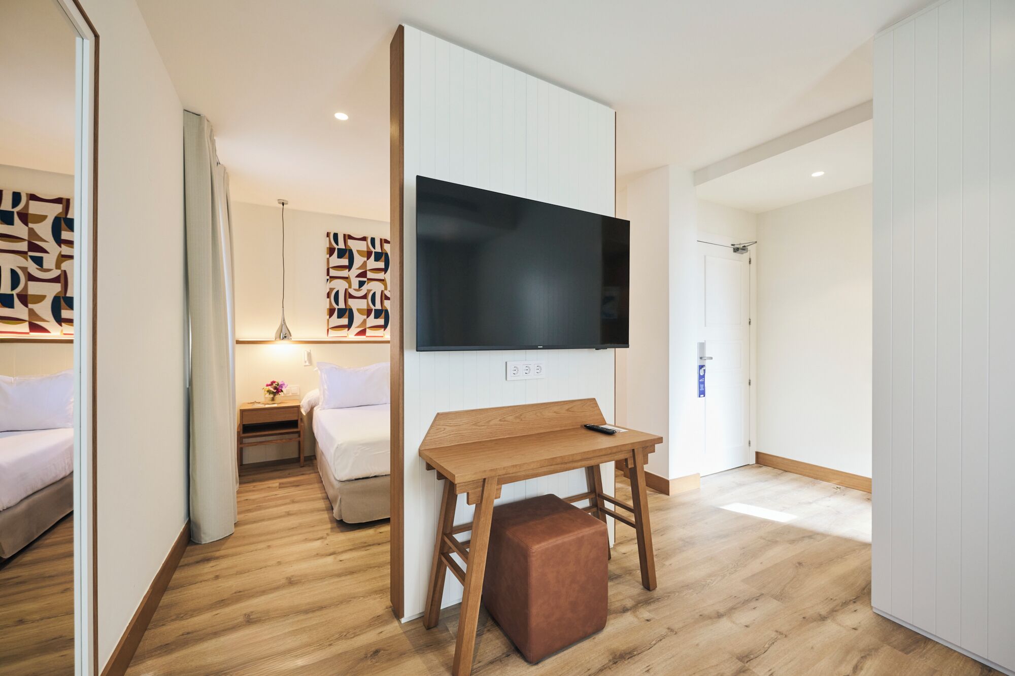 Junior Suite | Minibar, in-room safe, desk, iron/ironing board