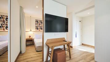 Junior Suite | Minibar, in-room safe, desk, iron/ironing board
