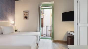 Minibar y caja de seguridad en la habitación