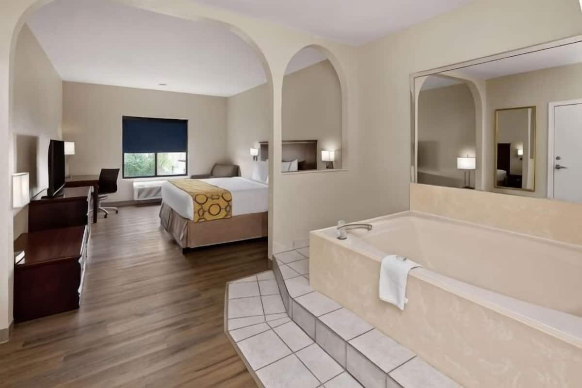 1 bedroom, individually decorated, individually furnished, desk