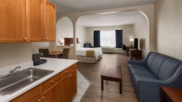 Suite, 1 King Bed, Non Smoking