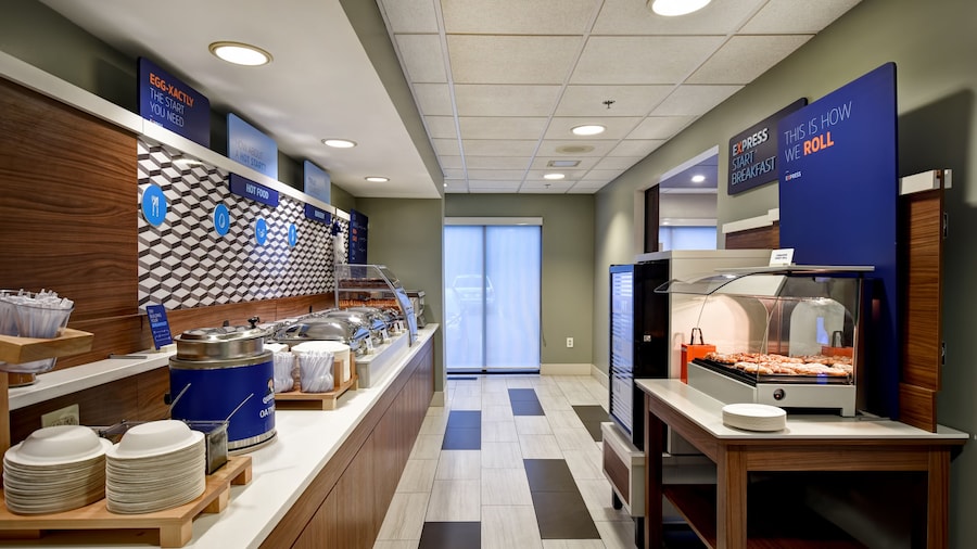 Holiday Inn Express Newport North - Middletown by IHG