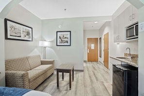 Sviitti, 1 suuri parisänky, tupakointi kielletty | Työpöytä, pimennysverhot, silitysrauta/-lauta, ilmaiset vauvansängyt