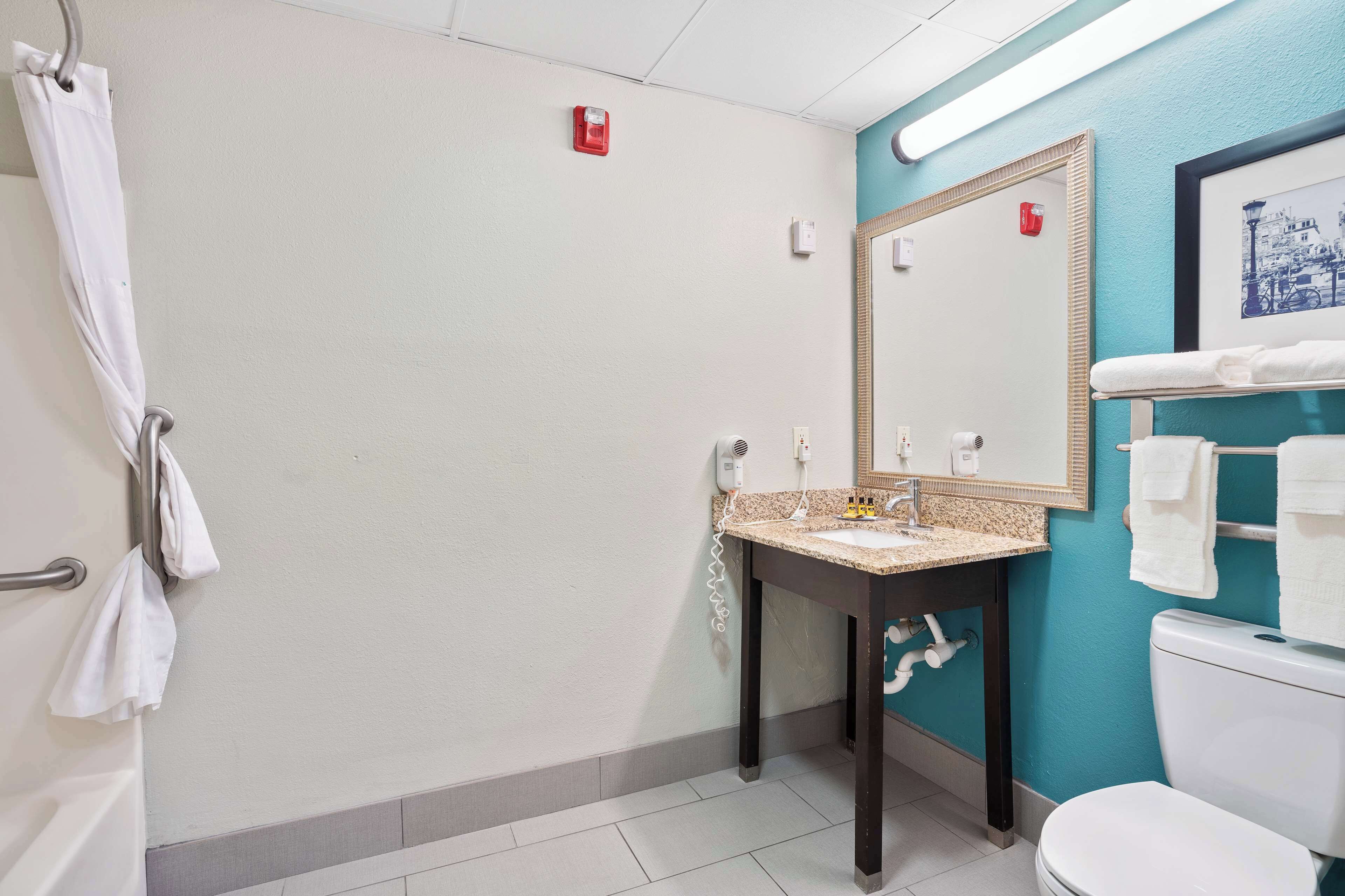 suite, 1 king bed, accessible, bathtub | bathroom | combined shower/bathtub, hair dryer, towels