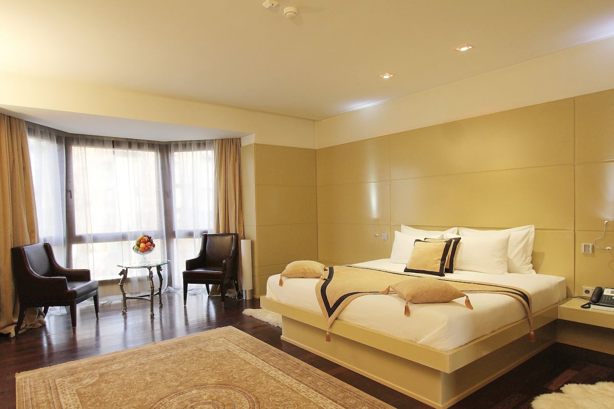 Suite presidencial | Ropa de cama de alta calidad y minibar