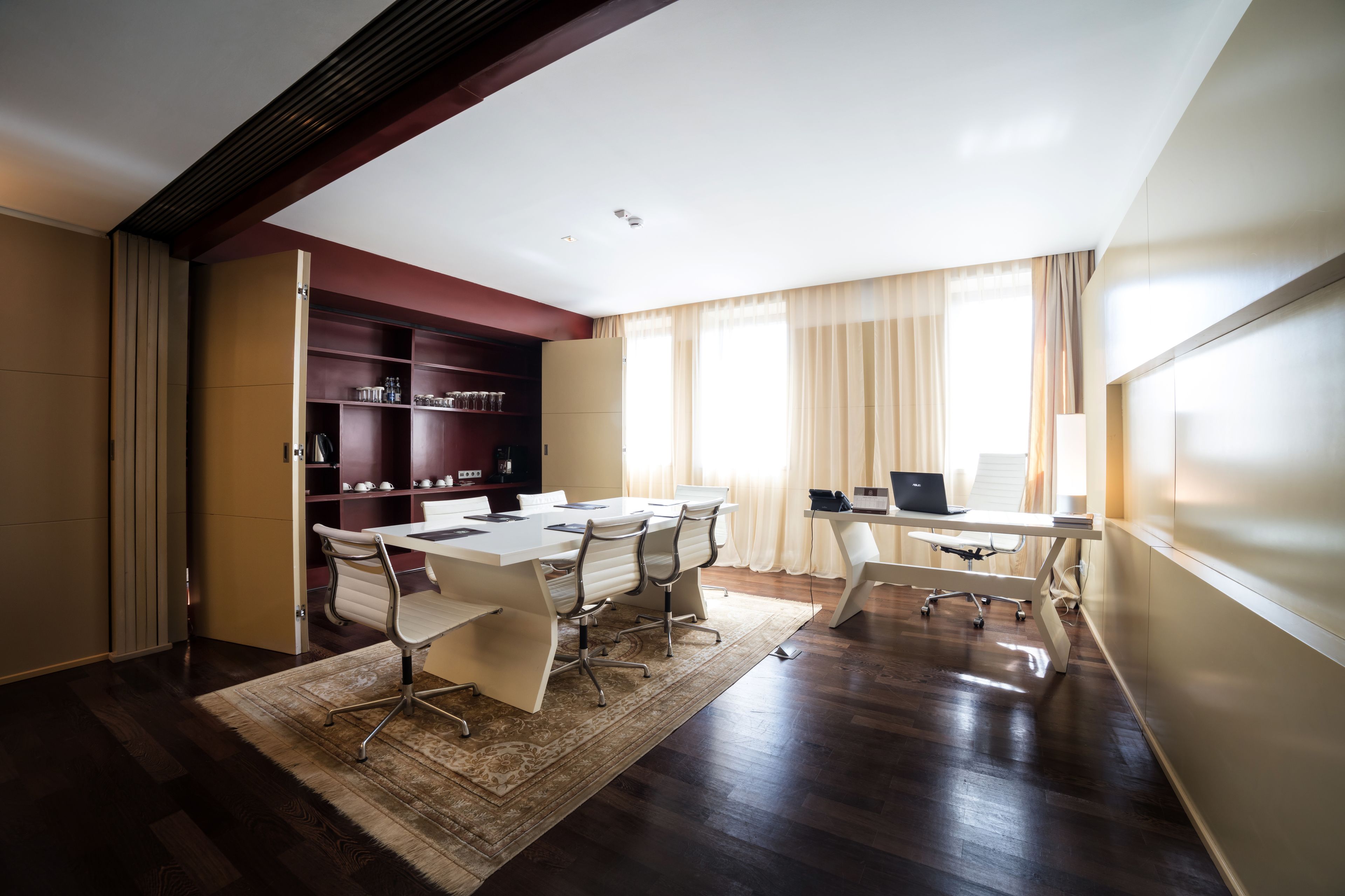 presidential suite | private kitchen | coffee/tea maker, electric kettle