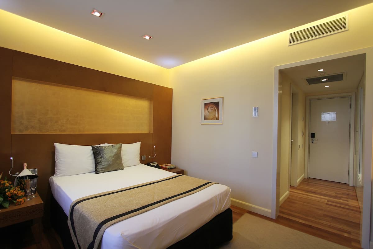Standard Single Room | Premium bedding, minibar, in-room safe, desk