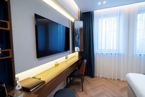 Premium bedding, minibar, in-room safe, desk - The Dostyk Hotel (Almaty)