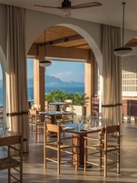 3 restaurantes; se sirve desayuno, almuerzo y cena