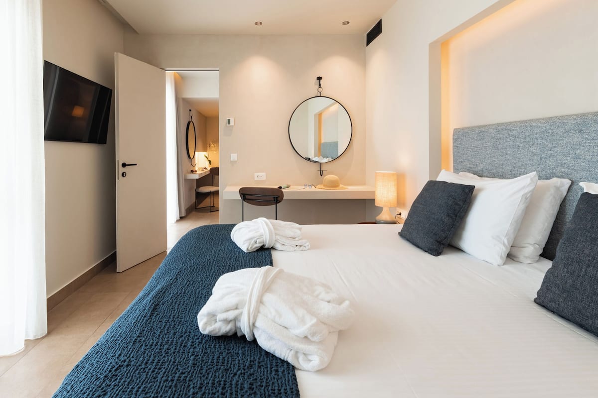 suite | 1 bedroom, egyptian cotton sheets, premium bedding, in-room safe